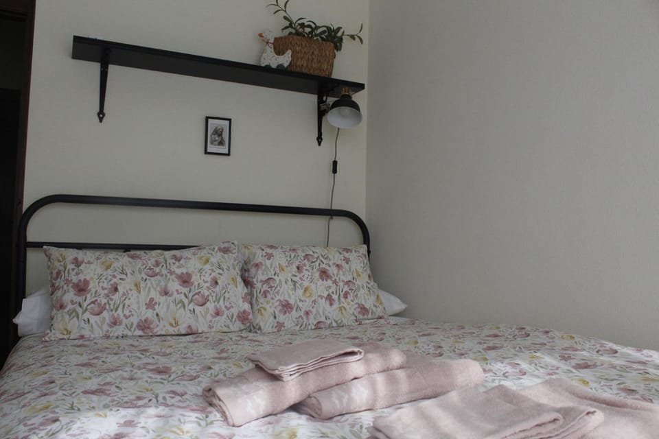 Bed, Natural landscape, Photo of the whole room, Bedroom, towels