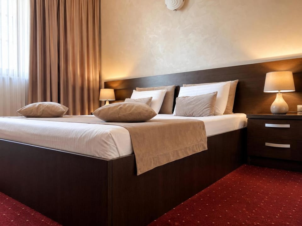 Bed, Photo of the whole room, Bedroom