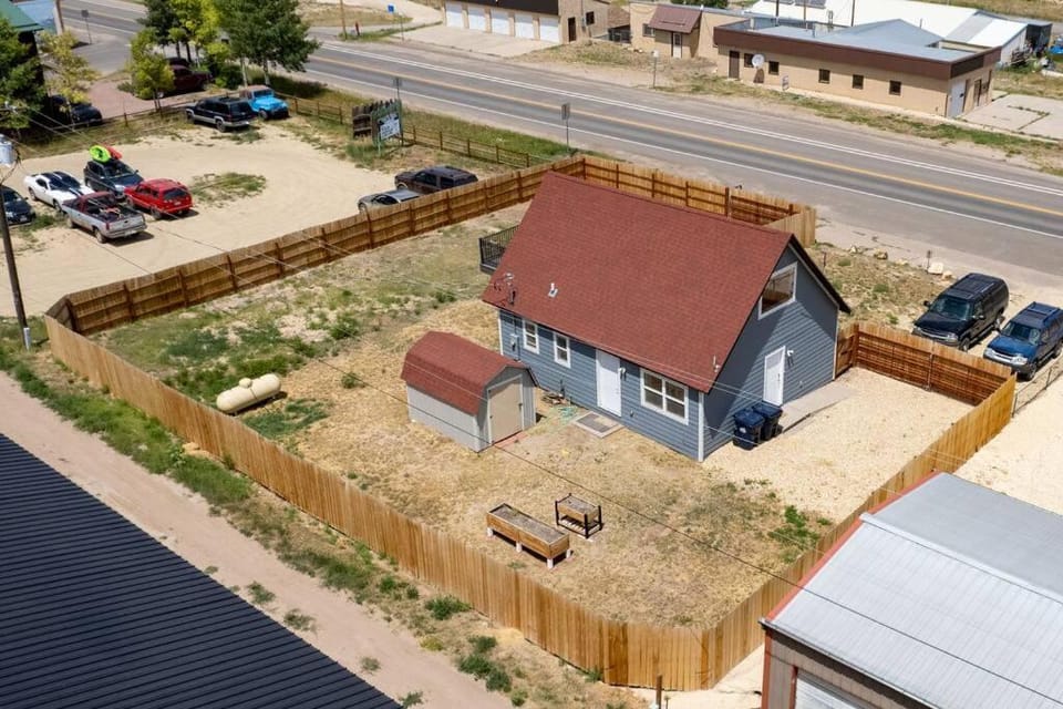 Neighbourhood, Bird's eye view, Location