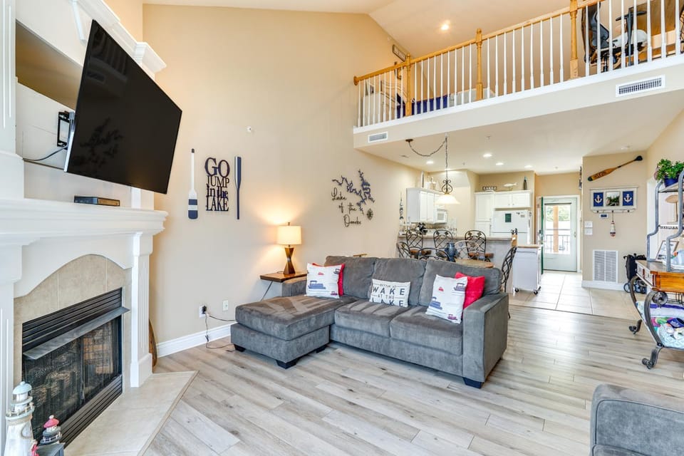 Lakefront Camdenton Condo Near Ha Ha Tonka House in Ozark Mountains