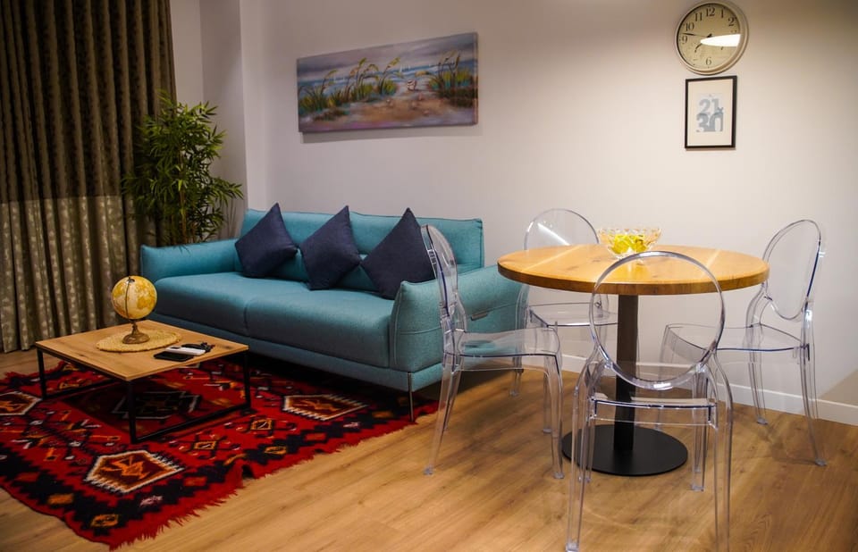 Living room, Dining area