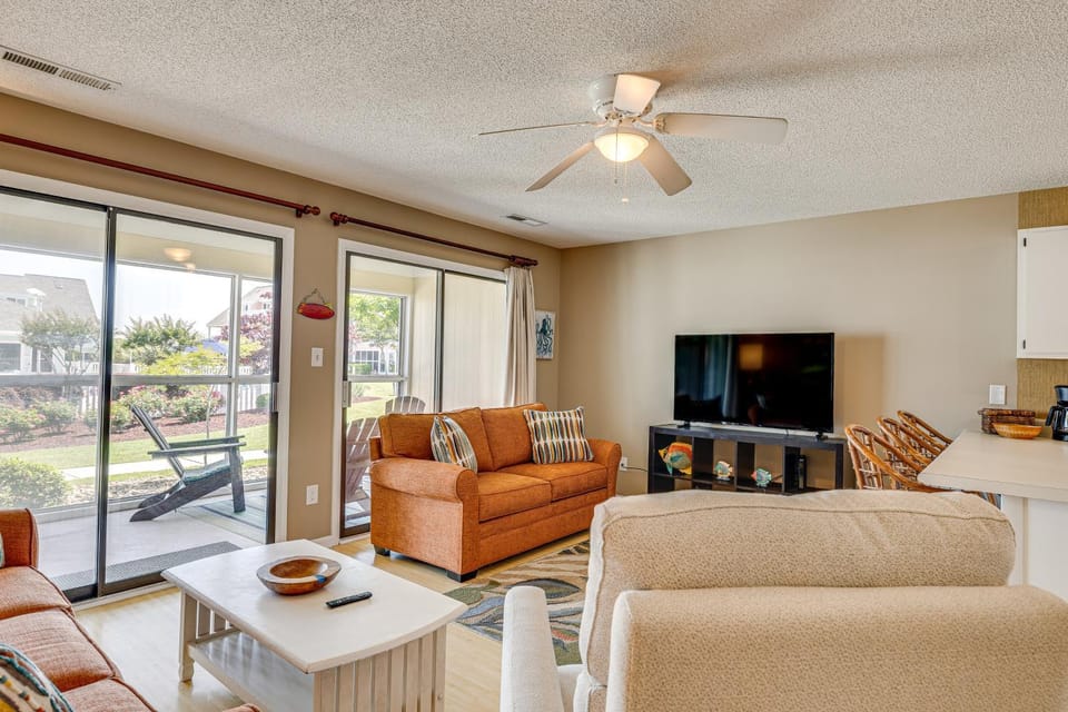 Emerald Isle Condo Near Beach w/ Screened Porch! House in Emerald Isle