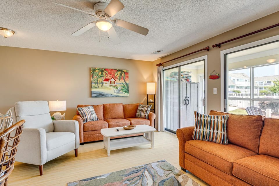 Emerald Isle Condo Near Beach w/ Screened Porch! House in Emerald Isle