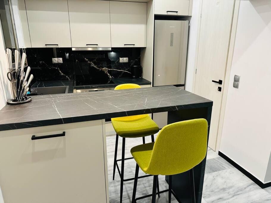 Grey Suite at Piraeus Port Apartment in Pireas