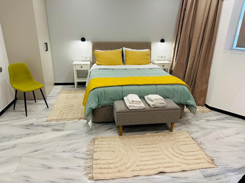 Grey Suite at Piraeus Port Apartment in Pireas