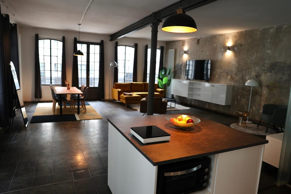 TV and multimedia, Kitchen or kitchenette, Living room, Seating area, Dining area