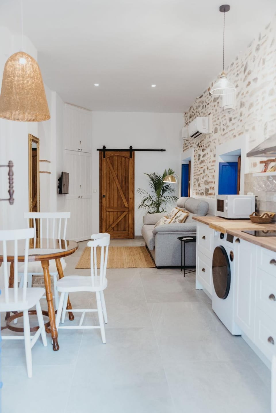 Kitchen or kitchenette, Living room