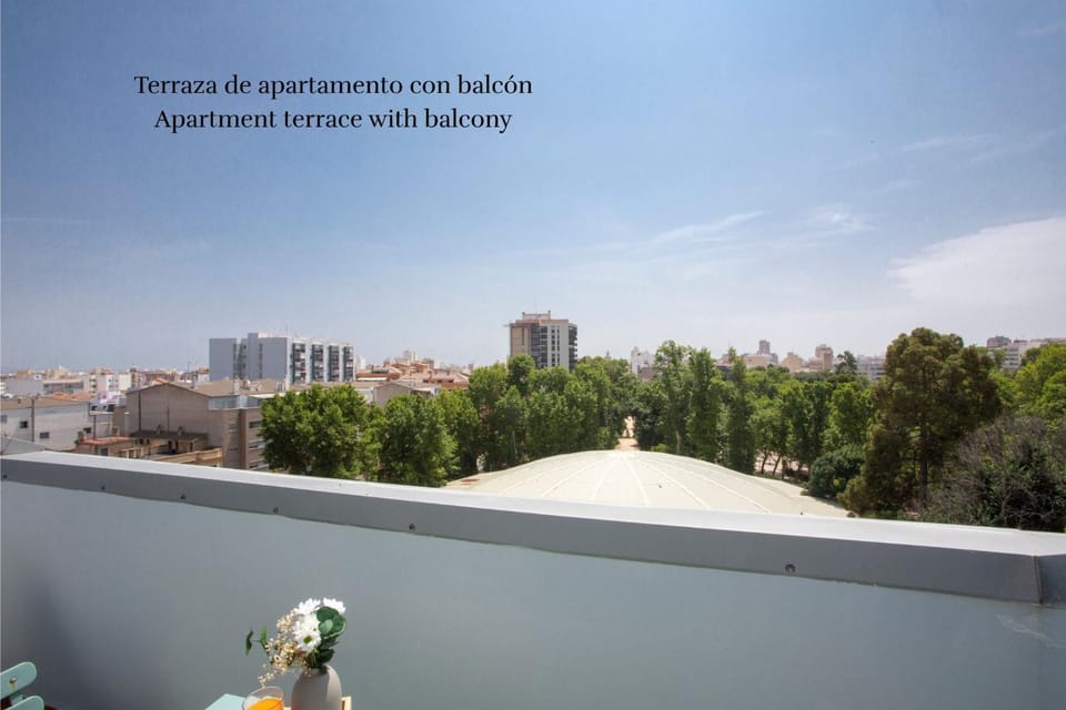 Balcony/Terrace, City view