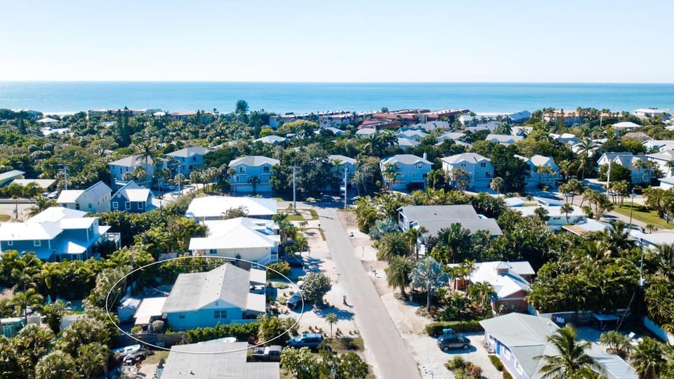 Neighbourhood, Bird's eye view