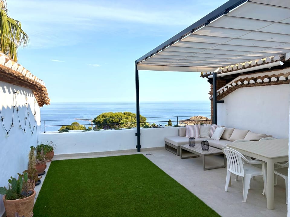 View (from property/room), Balcony/Terrace, Sea view