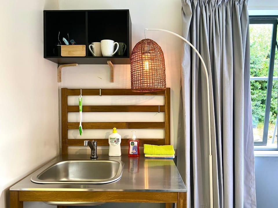 Snug-as-a-Bug Sleep House Apartment in Dunedin
