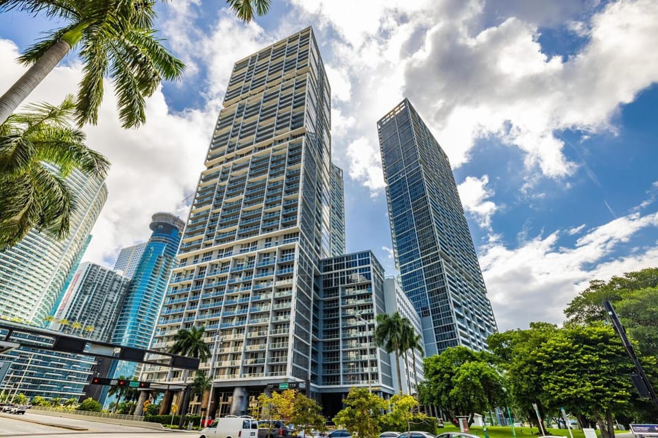 Large Suites in Iconbrickell with bay views Apartment in Brickell