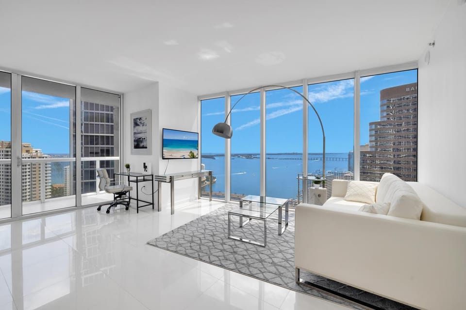 Large Suites in Iconbrickell with bay views Apartment in Brickell