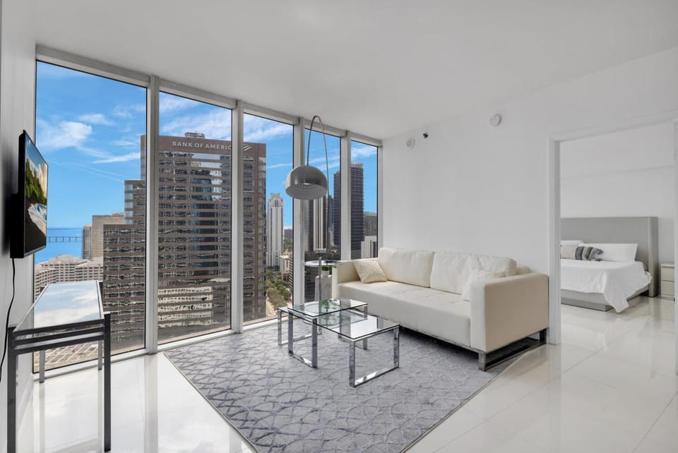 Large Suites in Iconbrickell with bay views Apartment in Brickell