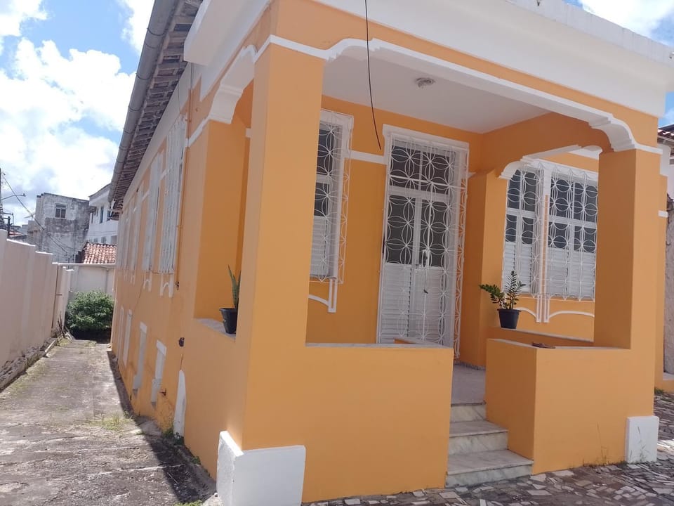 Hospedagem da Cris Bed and Breakfast in Salvador