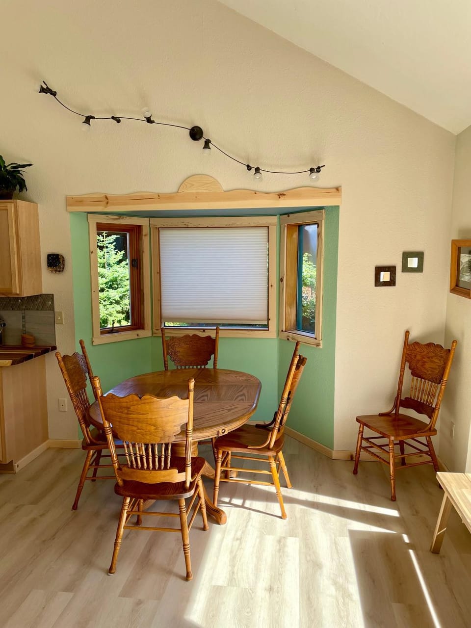 Seating area, Dining area