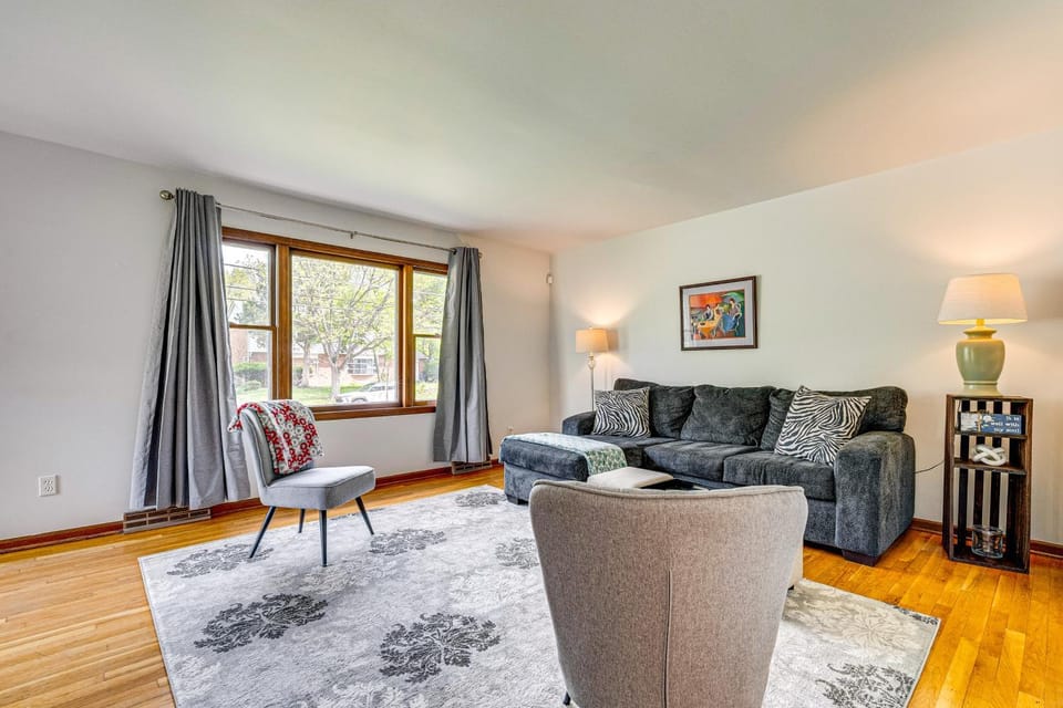 11 Mi to Dtwn Columbus Group Retreat with Fire Pit! House in Worthington