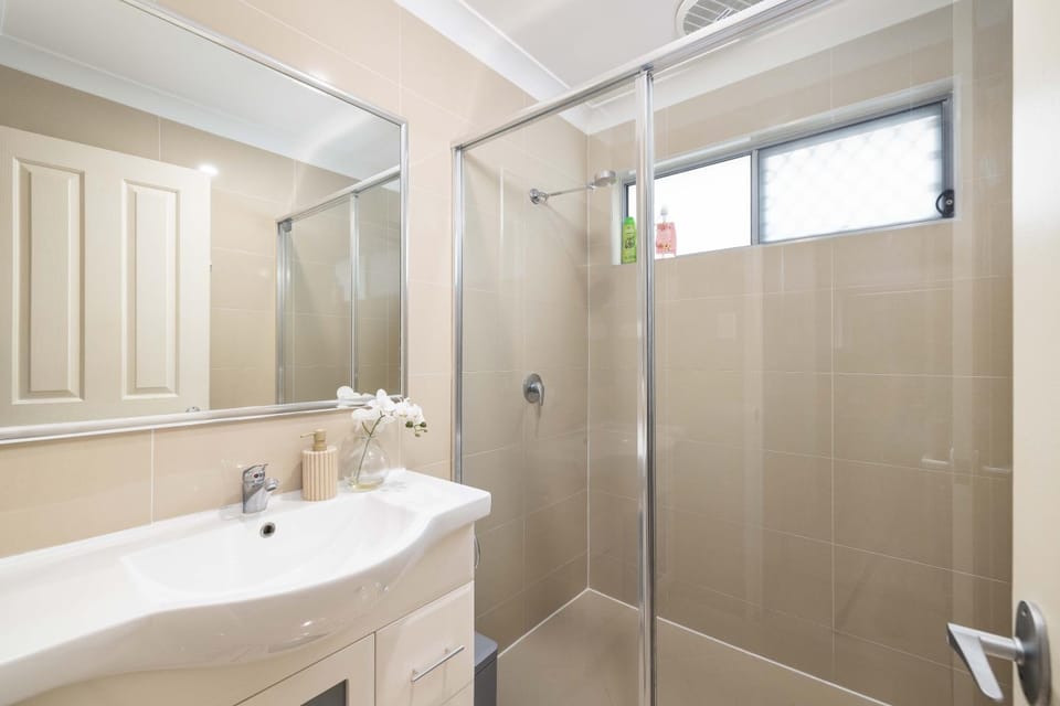 Shower, Bathroom, towels