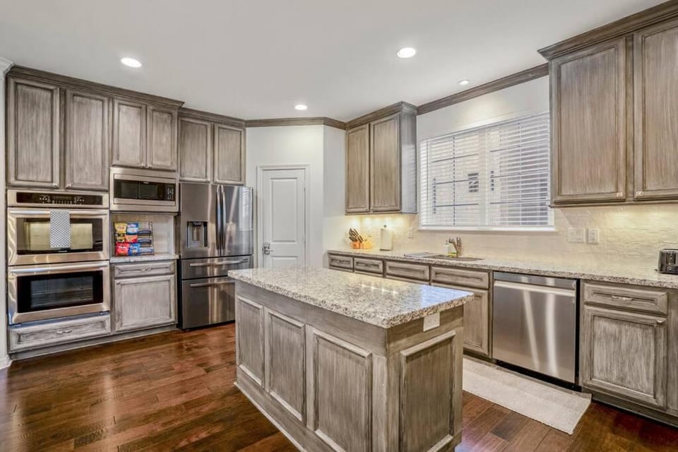 Vintage Hollywood Theater House in East Downtown Apartment in Houston