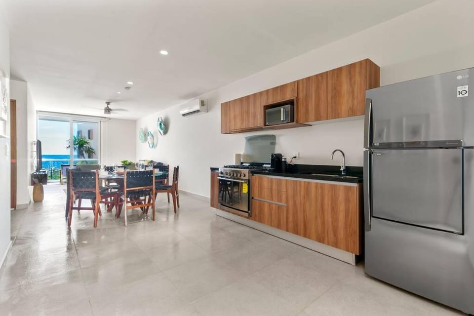 Kitchen or kitchenette, Dining area, oven, stove, air conditioner