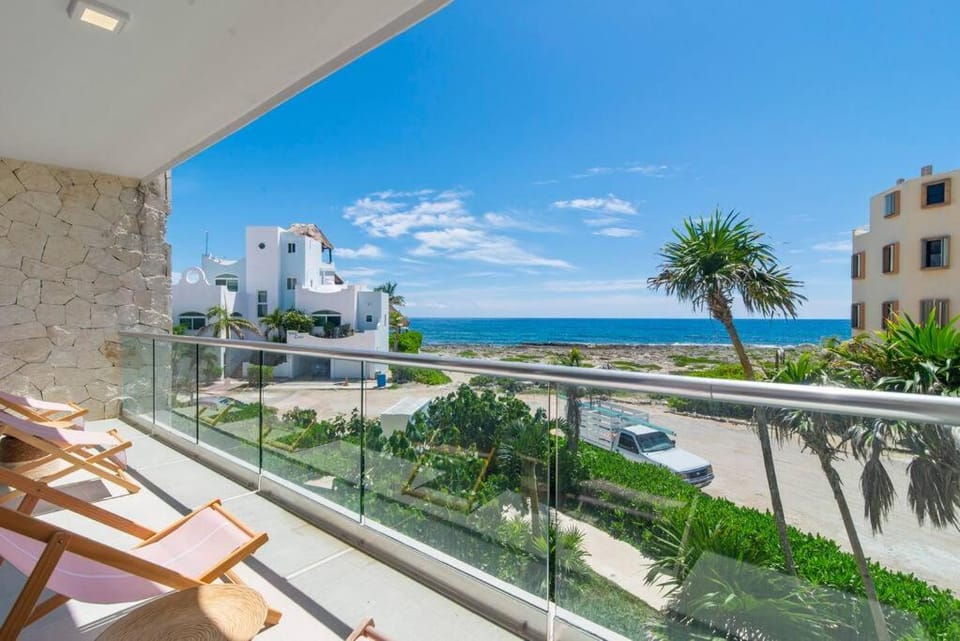 Property building, Spring, Day, Natural landscape, View (from property/room), Balcony/Terrace, Beach, Sea view, sunbed