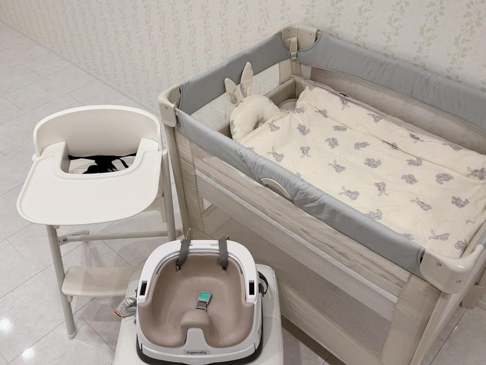 Photo of the whole room, cot