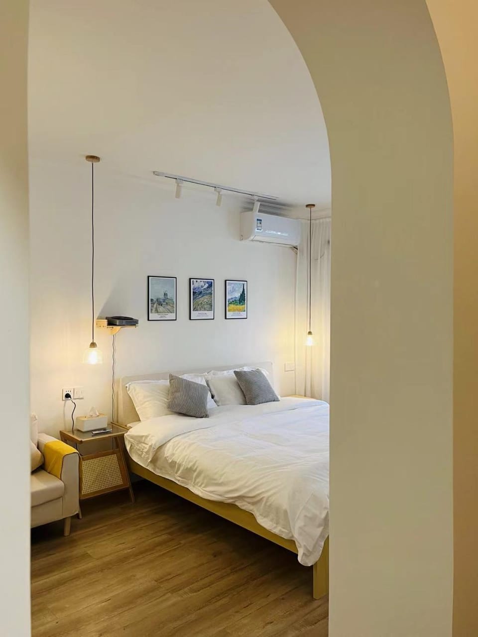 Photo of the whole room, Bedroom