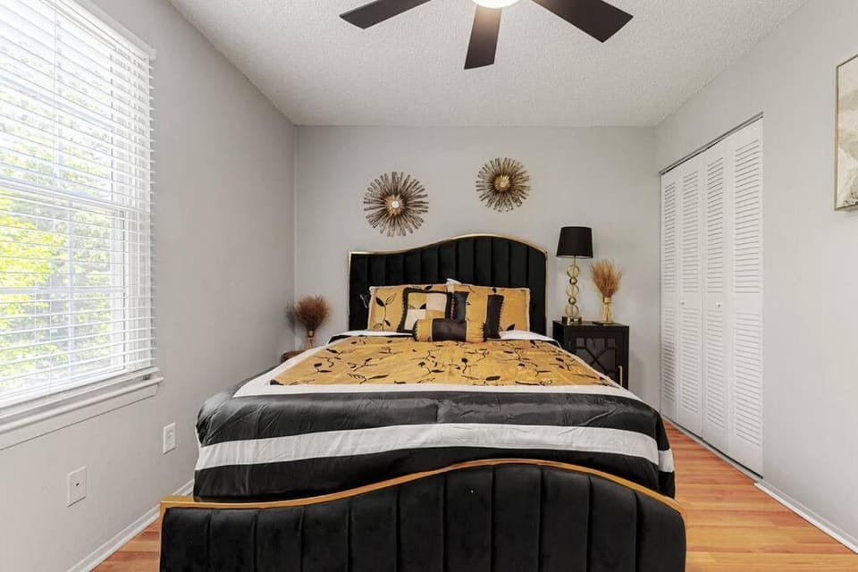 Bed, Photo of the whole room, Bedroom