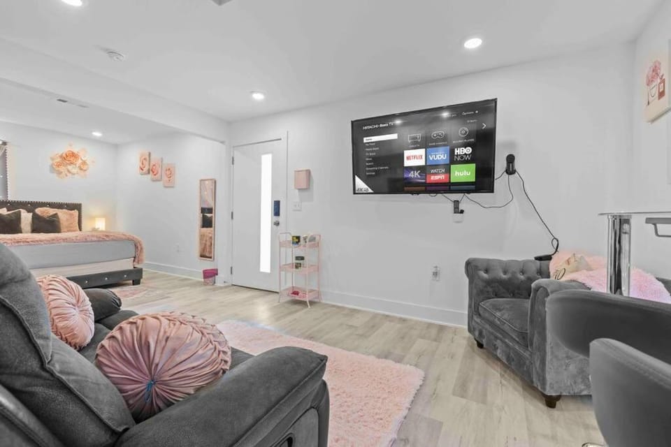 Luxury Pink Suite in Downtown Apartment in Dallas