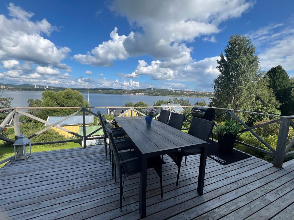 Patio, Natural landscape, BBQ facilities, Balcony/Terrace, Lake view, Mountain view