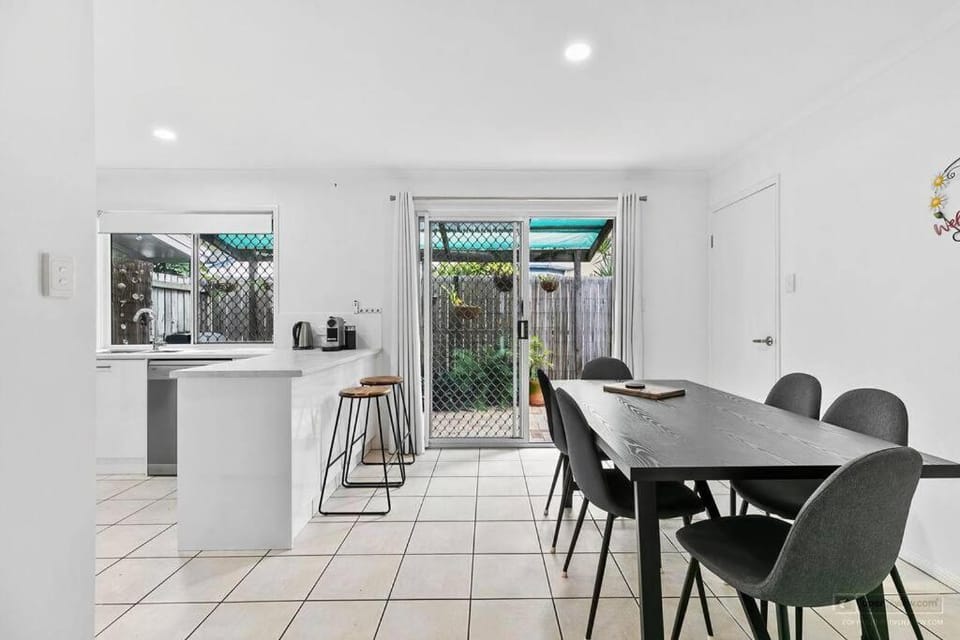 Rosella Rise! Apartment in Sandstone Point