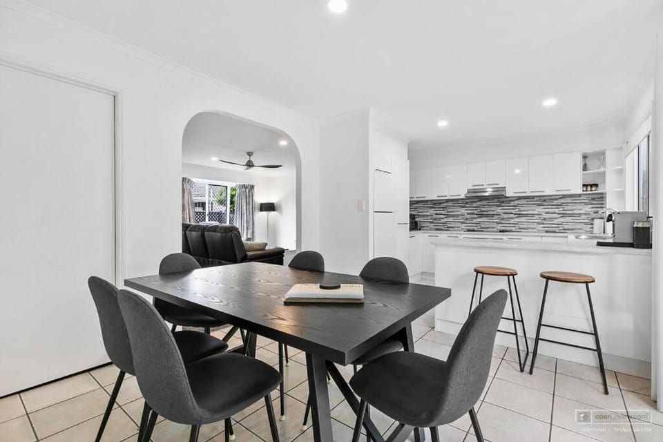 Rosella Rise! Apartment in Sandstone Point