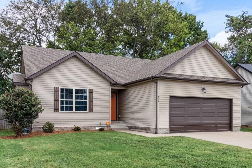 The Gate 4 Getaway! House in Clarksville