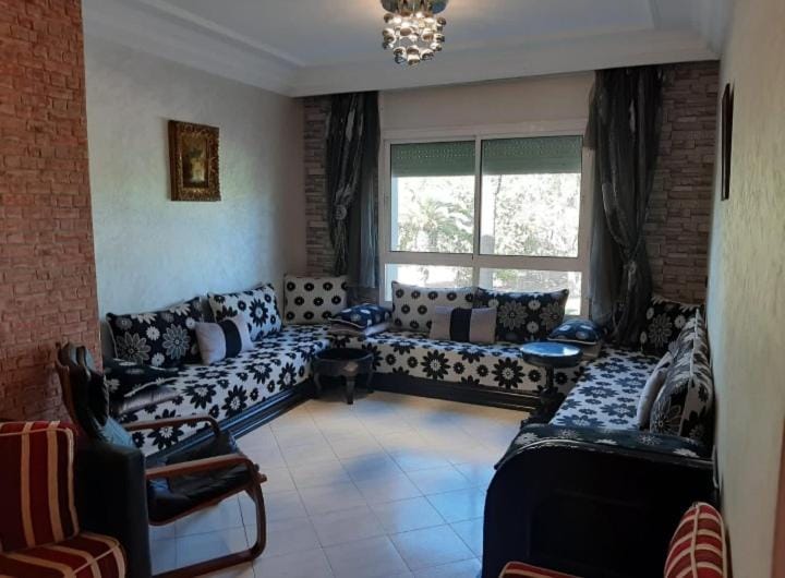 Feels like Home, Nice Apartment with Garden and sea view In city center Close to Beach, High-Speed WI-FI Apartment in Casablanca-Settat