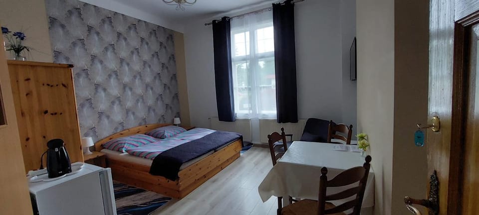 Photo of the whole room, Dining area