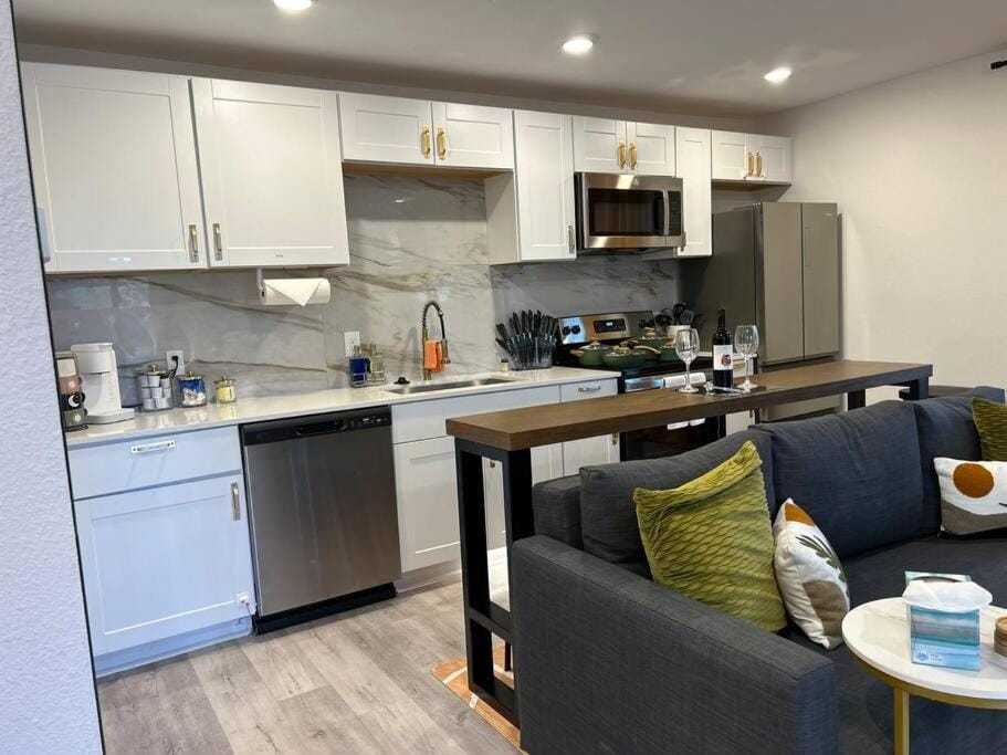 Spectacular Sleeps 7 NR Big Tex Apartment in Dallas
