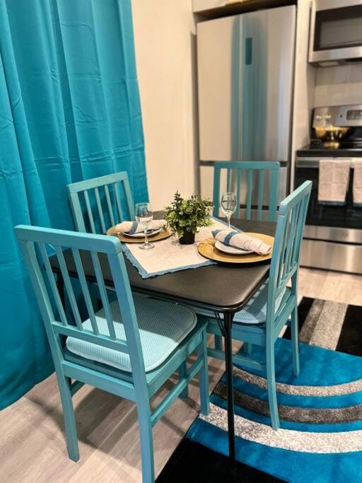 Cozy Suite 5mins From Big Tex FREE Parking Apartment in Dallas