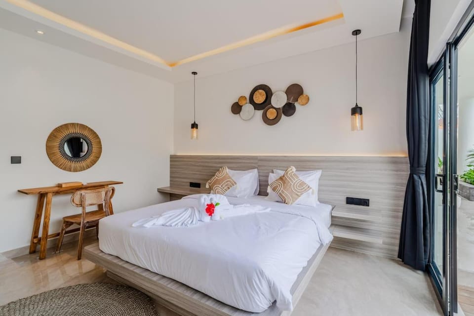 Photo of the whole room, Bedroom