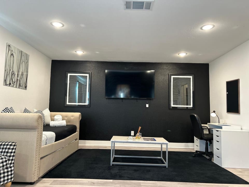 1 Bed 1 Bath BrandNew-Near Downtown&Baylor Medical Apartment in Dallas