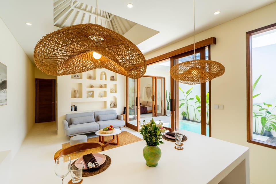 Seating area, Dining area