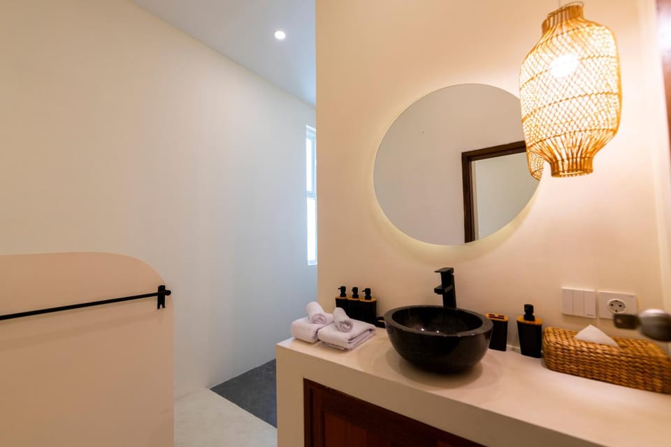 Bathroom, towels