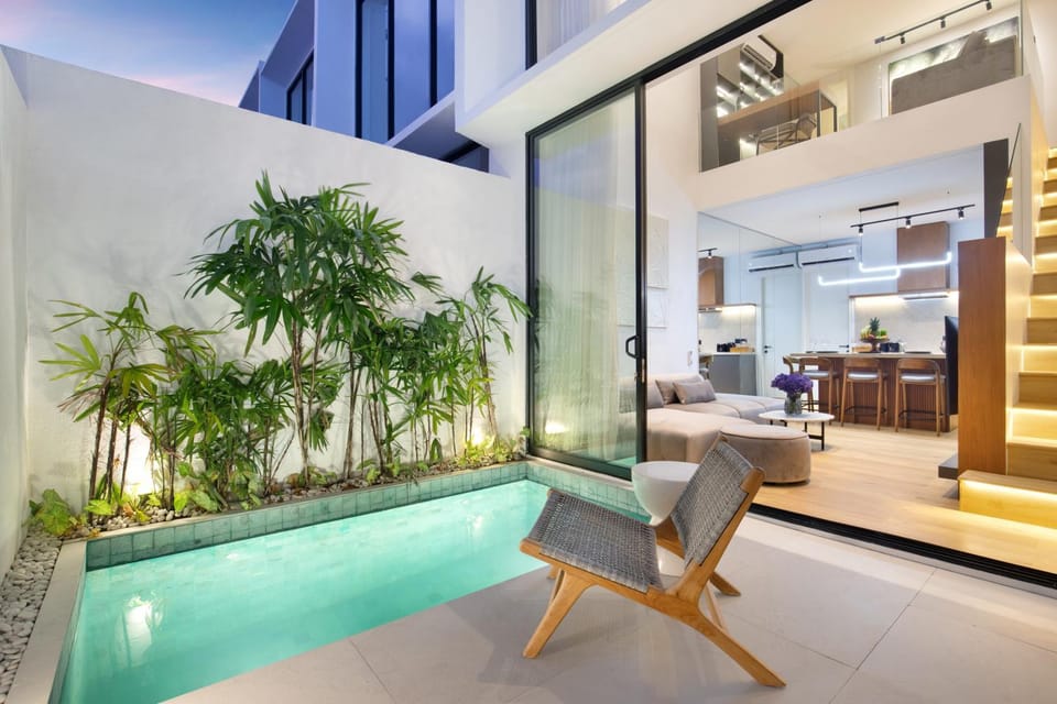 Seating area, Pool view, Swimming pool, Swimming pool