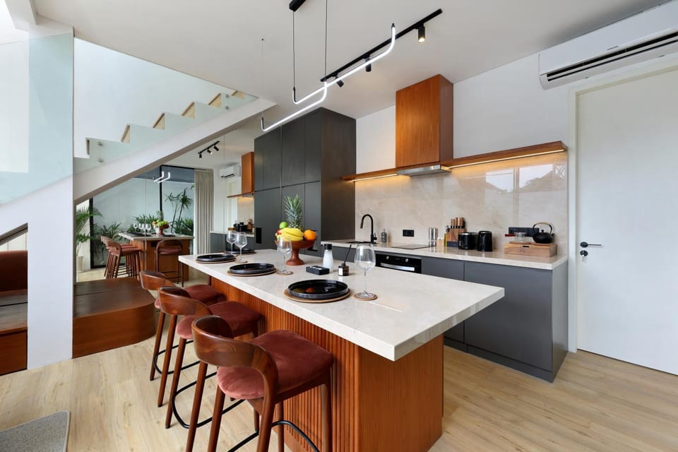 Kitchen or kitchenette, Dining area, stove