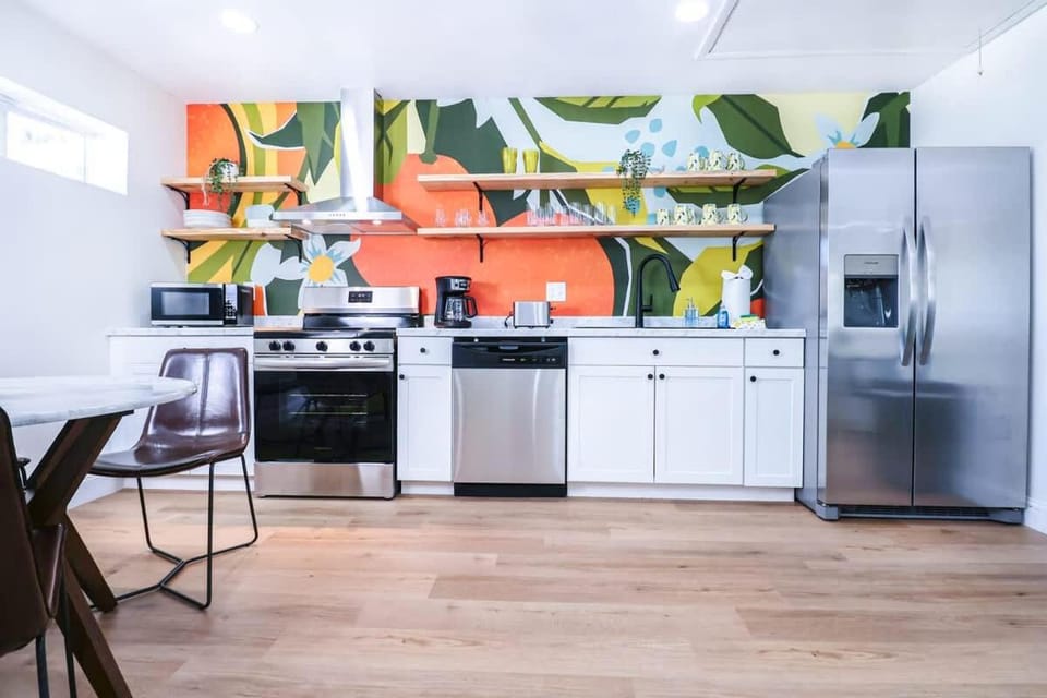 StylishAptWtrGrdnOppLake&Prk&Yrd Apartment in Winter Garden
