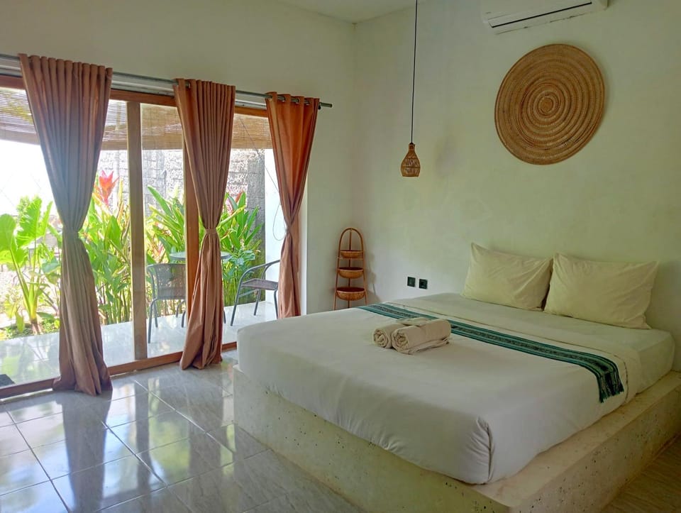 Bed, Photo of the whole room, Bedroom, air conditioner