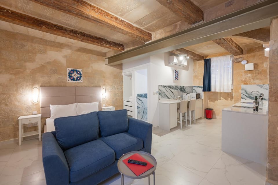 Kitchen or kitchenette, Living room, Seating area