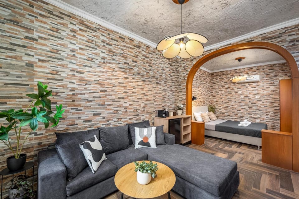 Bed, Living room, Photo of the whole room, Seating area