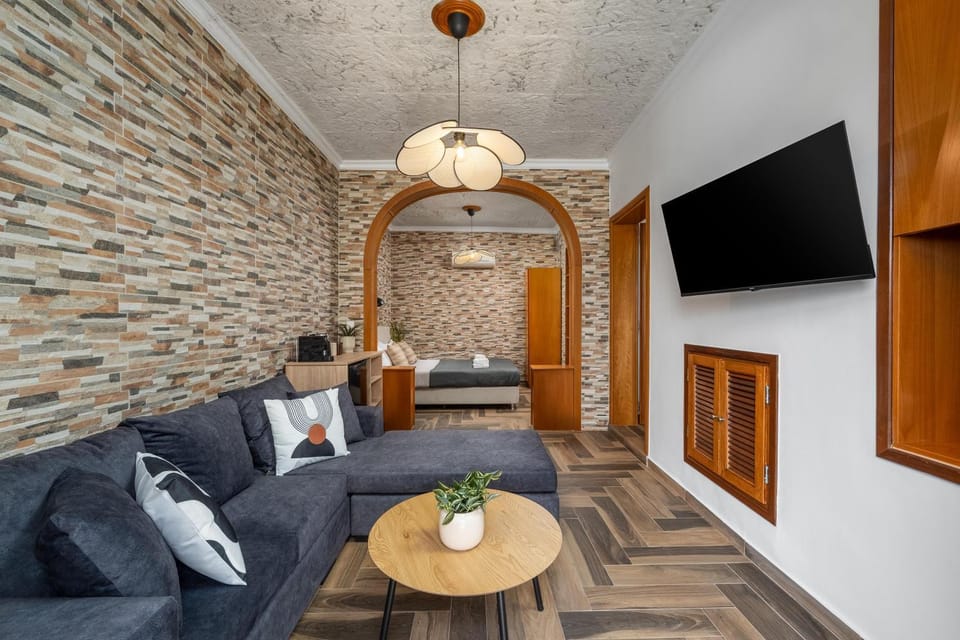 Communal lounge/ TV room, TV and multimedia, Living room, Seating area
