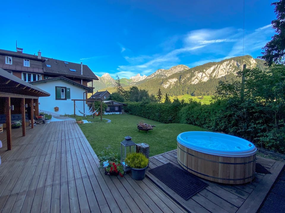 Patio, Hot Tub, Sauna, Mountain view