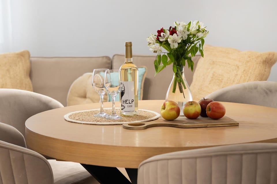Living room, Decorative detail, Dining area
